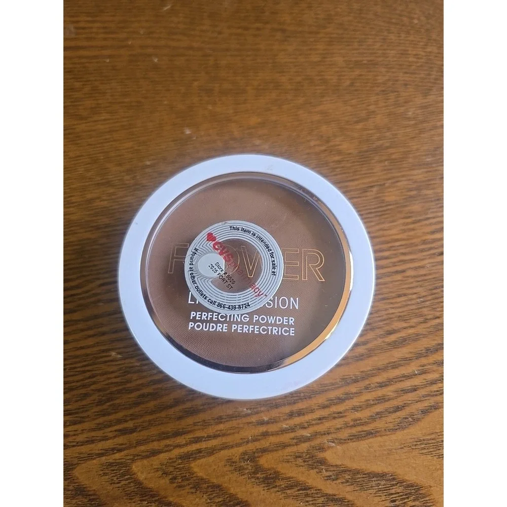 Flower Beauty Light Illusion Perfecting‎ Powder, Mocha D3 0.28 Oz - NEW!
